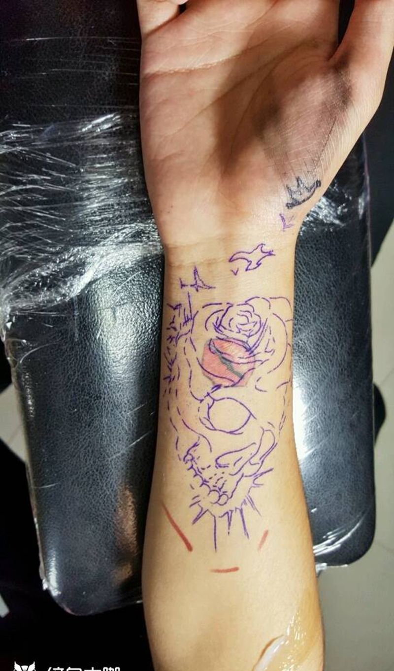 遮盖前纹身图片_胸部腰部背部手臂欧美清新植物鬼神骷髅成品纹身图案