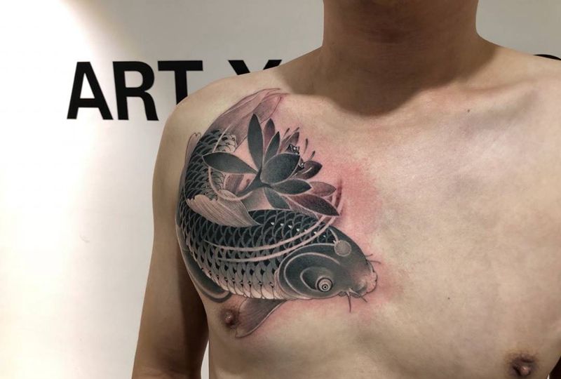 鲤鱼纹身图片_胸部肩部新传统纹身图案