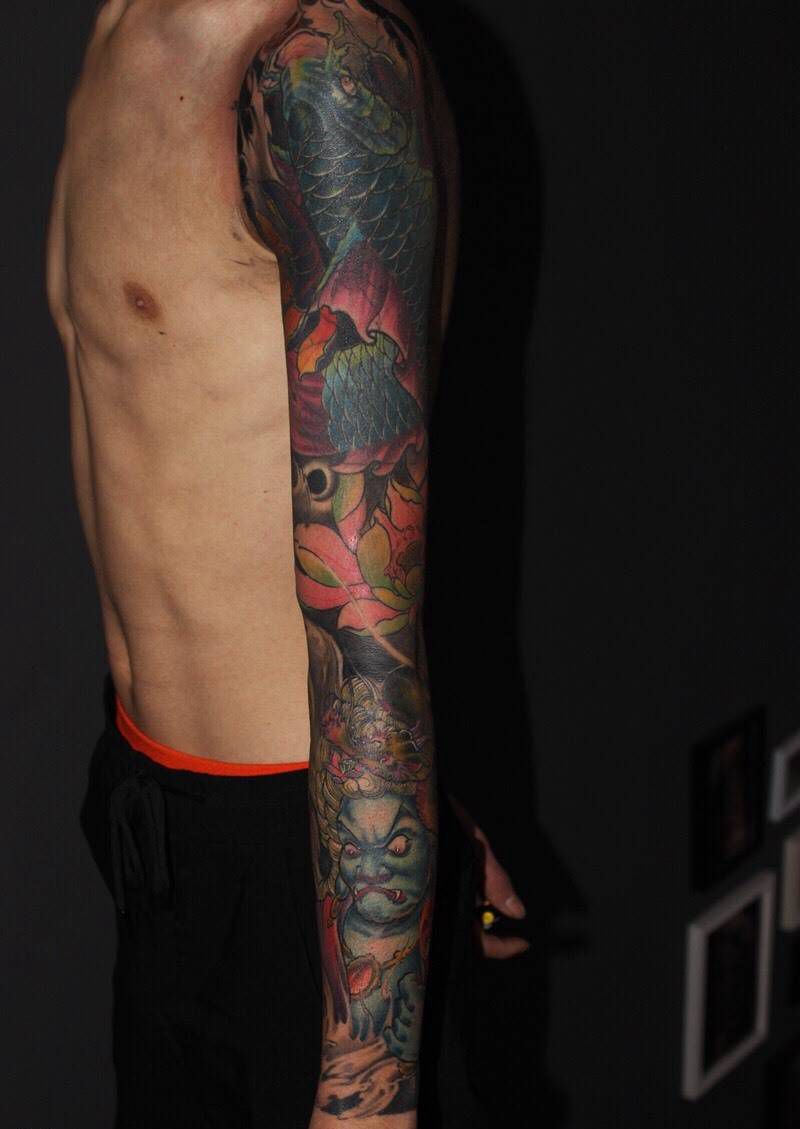 接包臂纹身图片