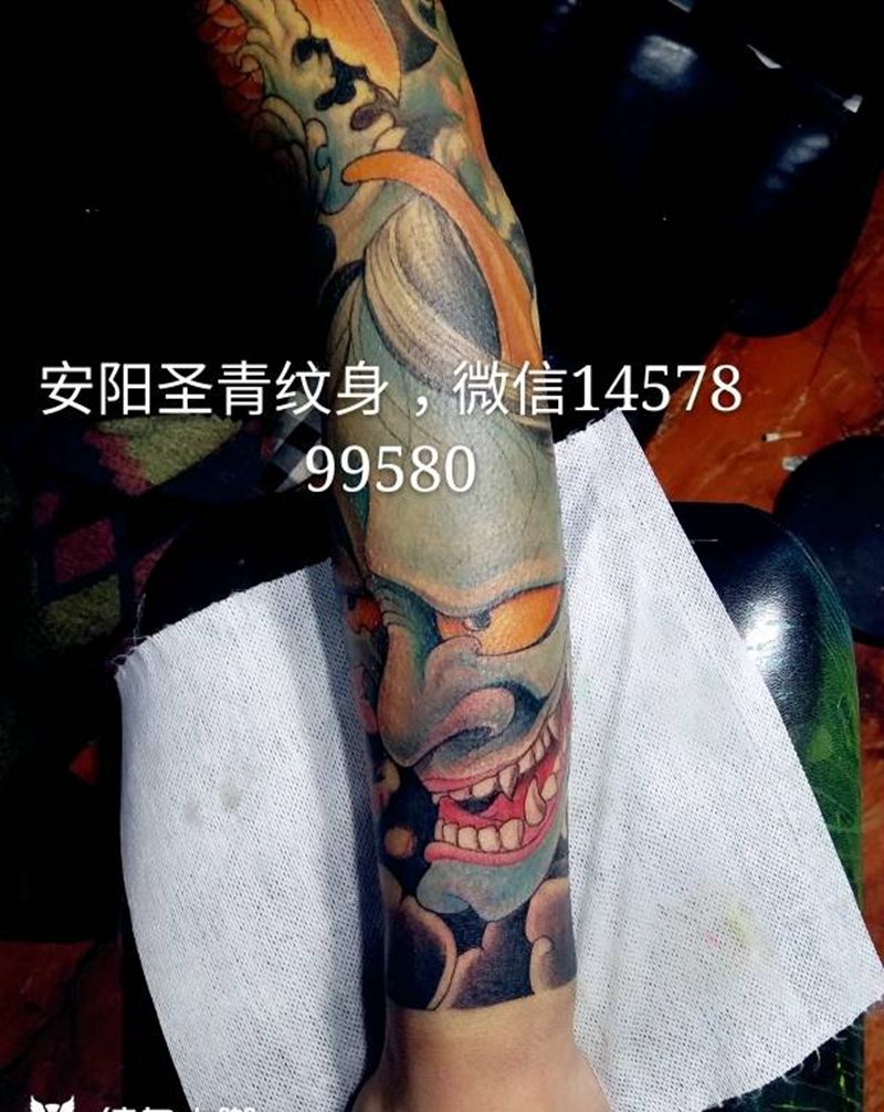 彩色花臂完成纹身图片