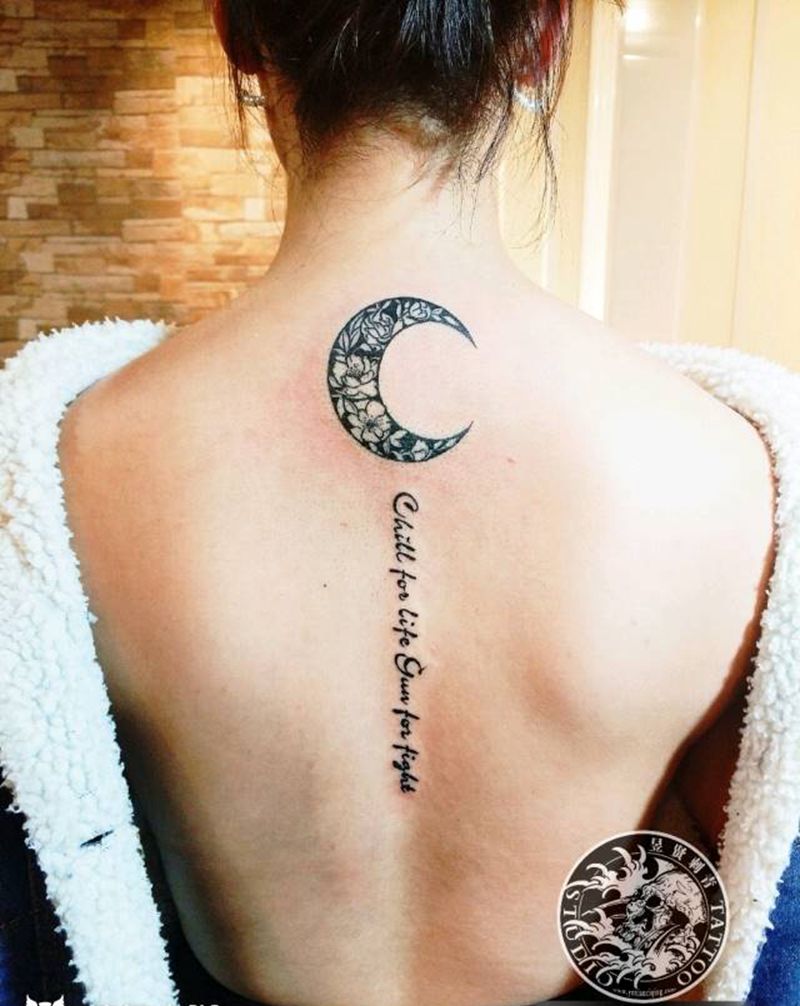 月亮花纹身图片_花体字图腾月亮字母花纹身图案