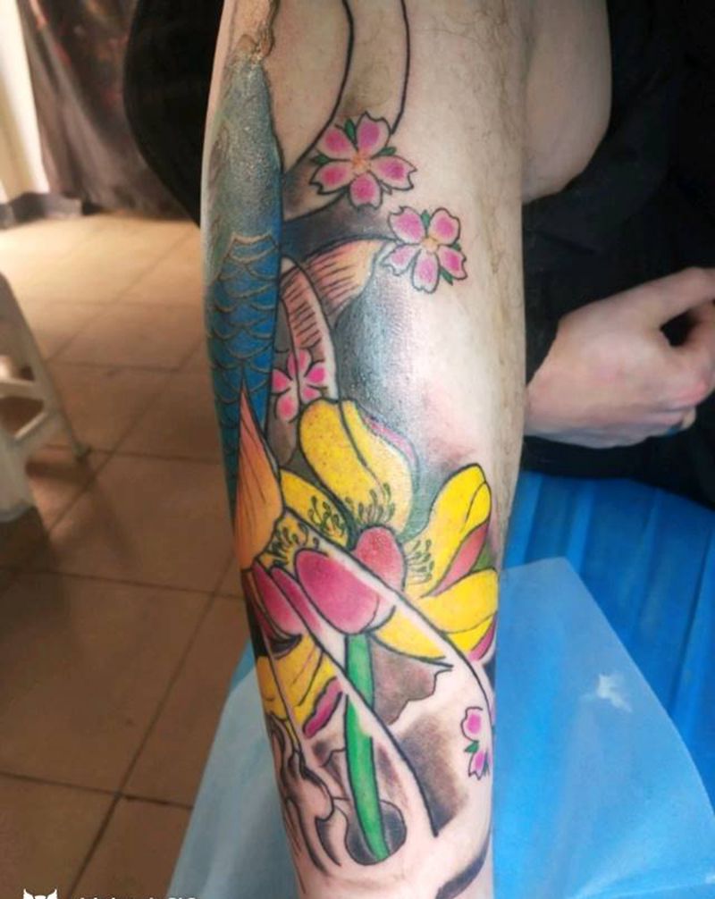 鱼纹身图片_脚部老传统纹身图案