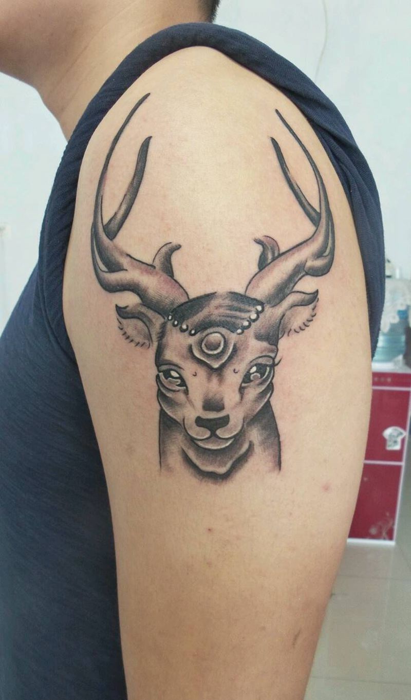 鹿纹身图片_手臂欧美动物原创成品纹身图案