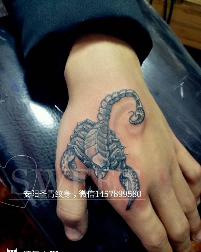 给顾客修改失败纹身完成纹身图片