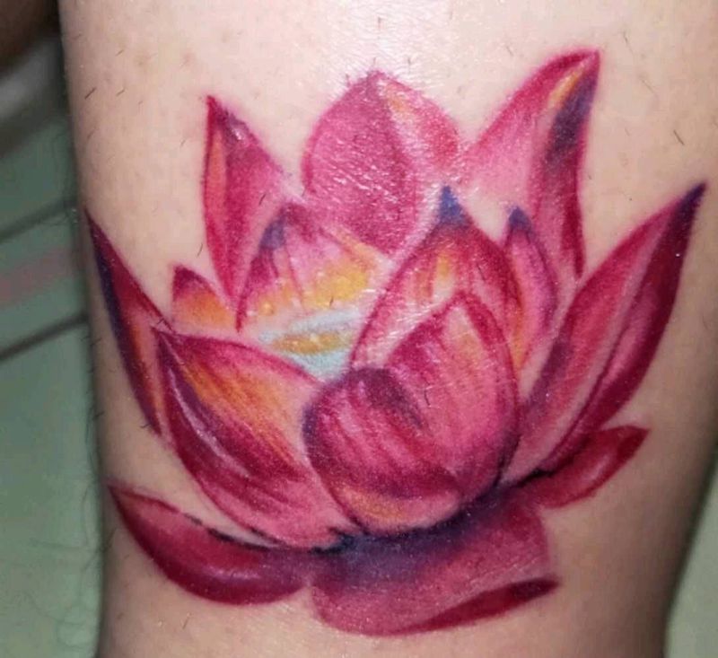 心莲纹身图片_腿部腰部水彩新传统纹身图案