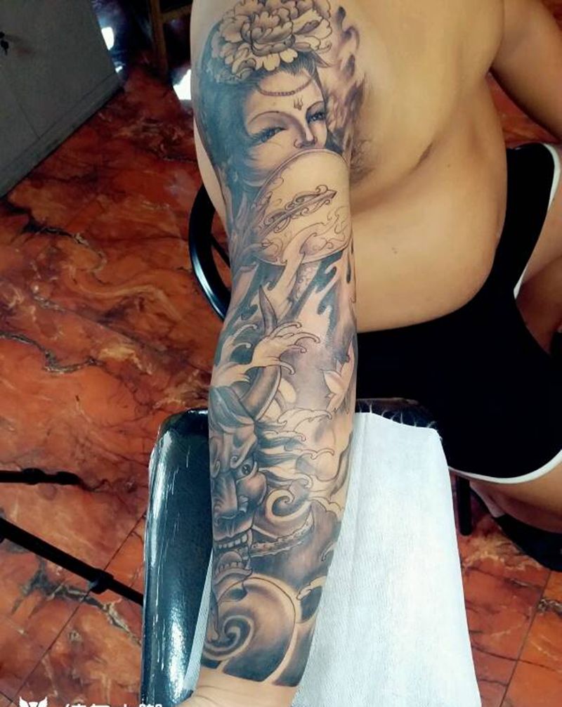 花臂，完成纹身图片