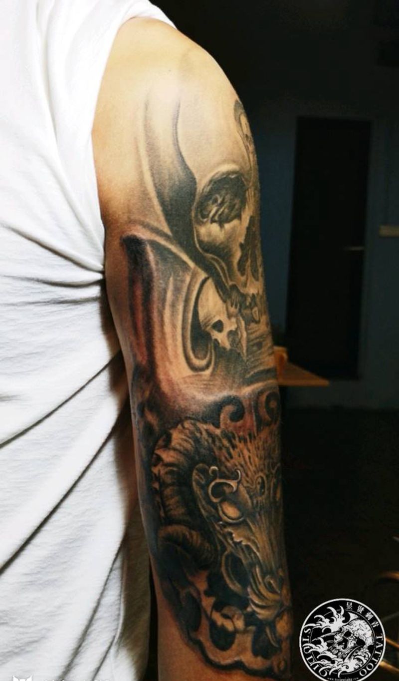 骷髅牛魔王花臂纹身图片_手臂脚部欧美写实新传统骷髅欧美欧美花臂牛魔王纹身图案