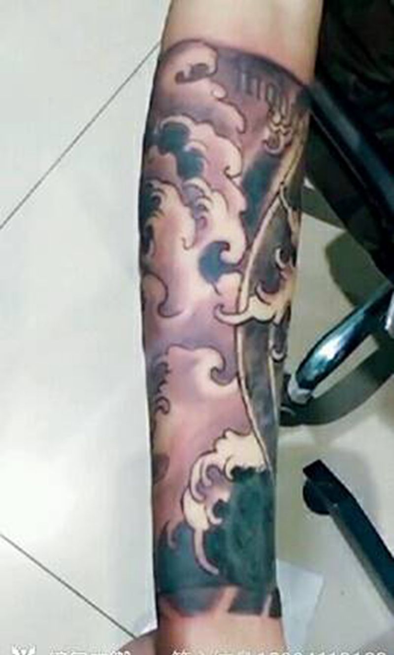 水浪包花臂纹身图片