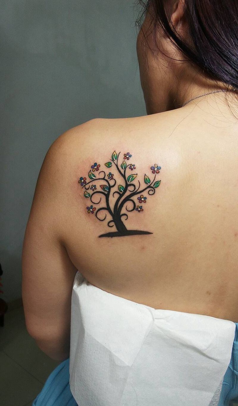 600纹身图片_肩部腰部背部臀部欧美清新植物原创生命树成品纹身图案