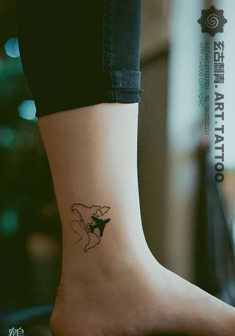 飞机纹身图片_脚部欧美传统习俗肖像清新写实贴纸几何成品纹身图案