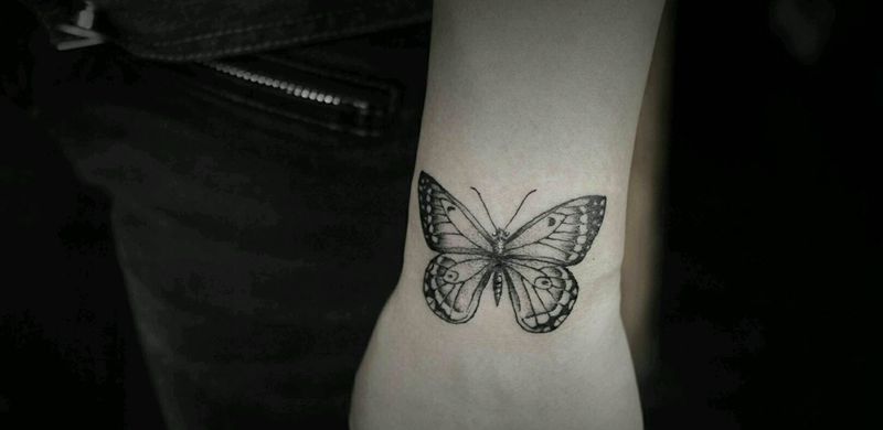 蝴蝶纹身图片_手臂清新动物成品纹身图案