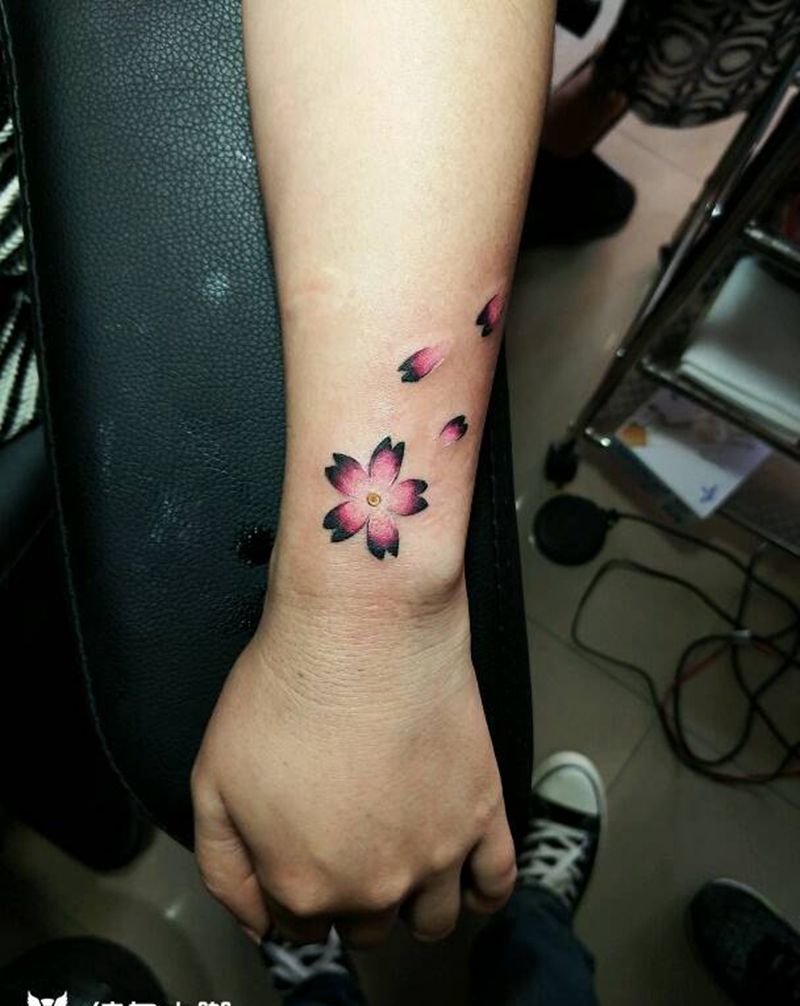 樱花 疤痕遮盖纹身图片_肩部手臂欧美传统清新植物情侣原创樱花成品纹身图案