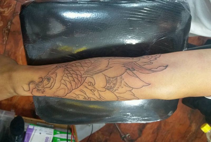 线条鱼完成纹身图片