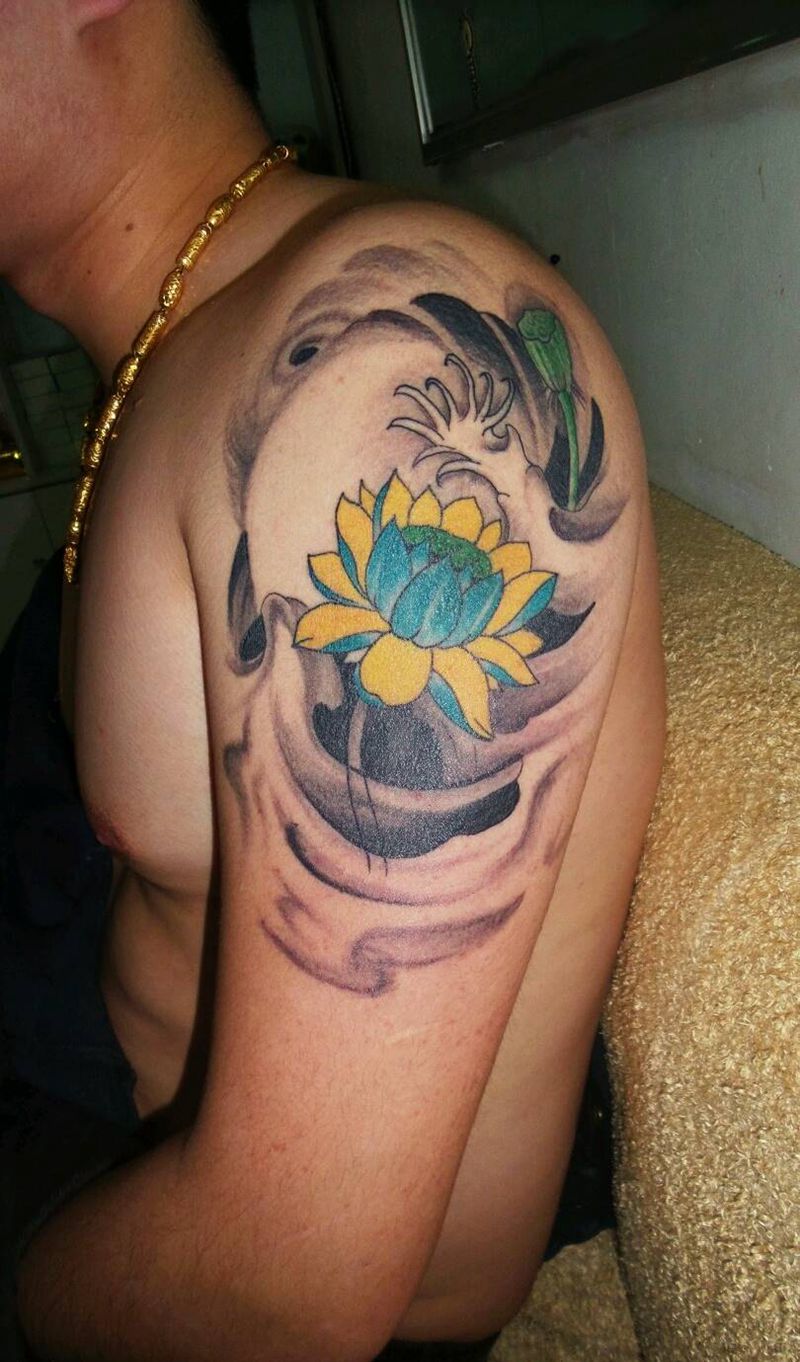 荷花纹身图片_肩部手臂传统植物静物荷花成品纹身图案