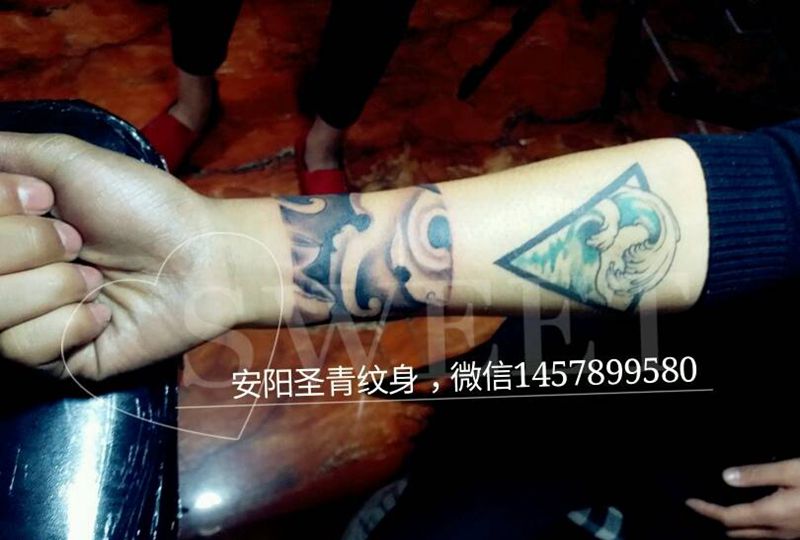臂环完成纹身图片