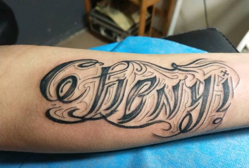 花体字纹身图片_手臂花体字纹身图案