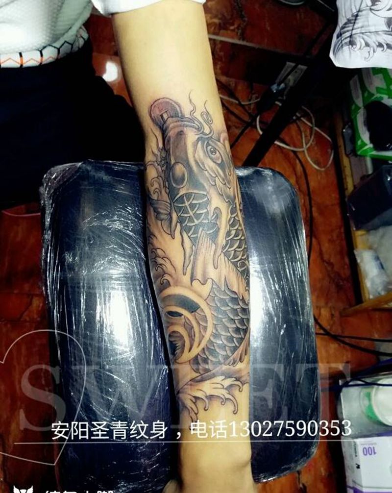 小臂鱼完成纹身图片