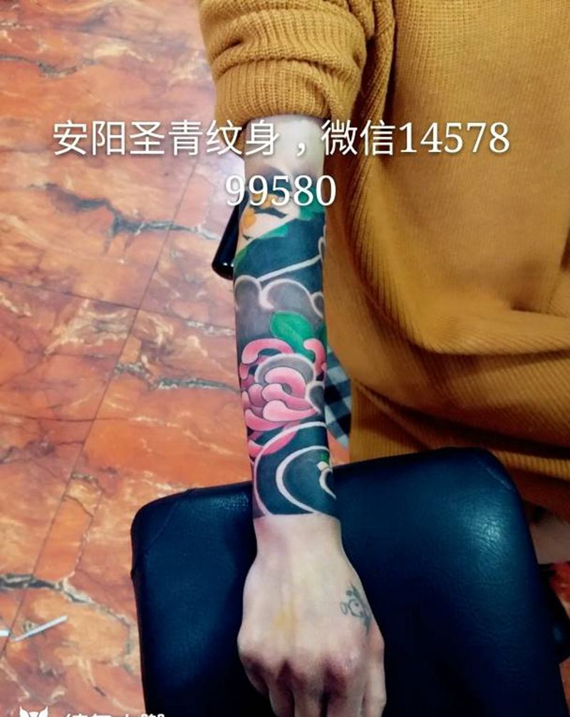 彩色小臂纹身图片