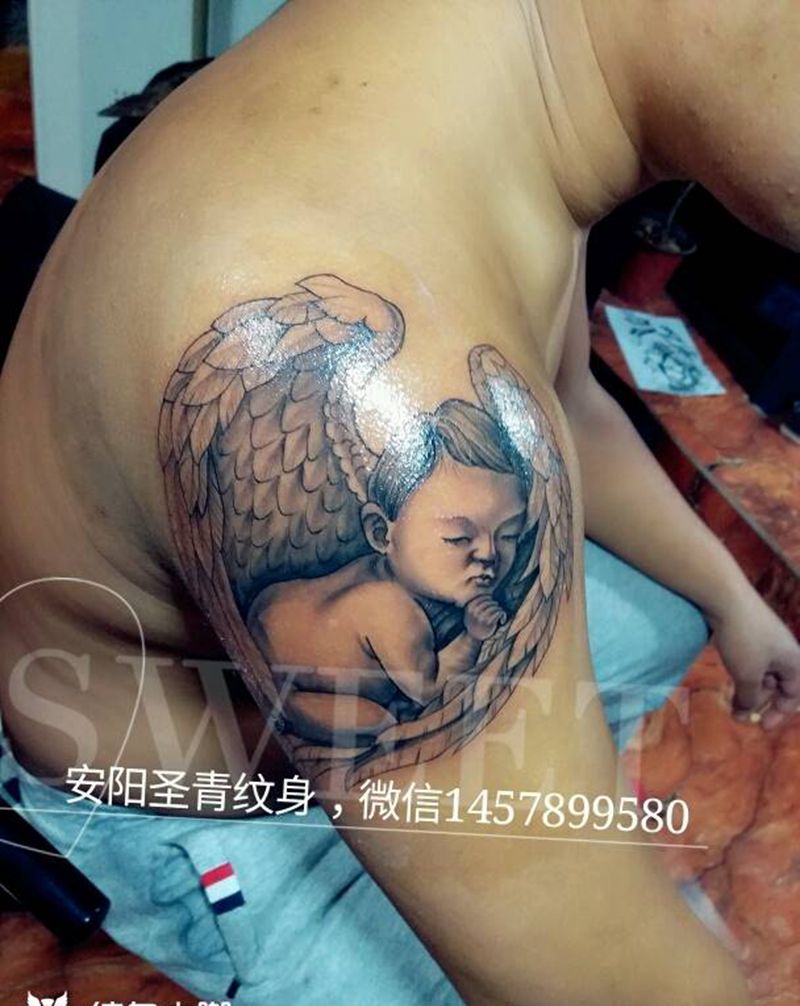 帅哥要当爸爸了，所以在大臂上纹纹身图片