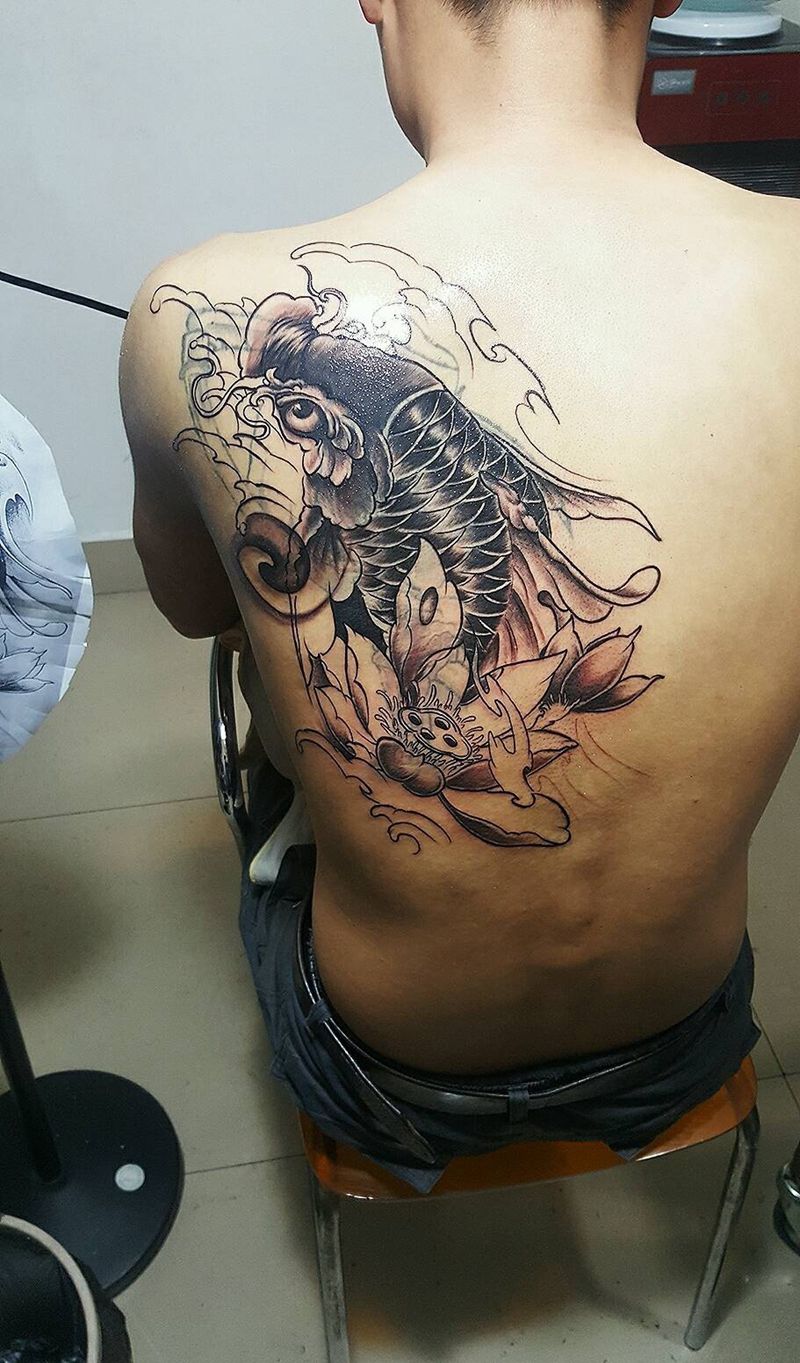 鲤鱼纹身图片_肩部胸部腹部腰部背部手臂腿部传统动物鲤鱼纹身图案