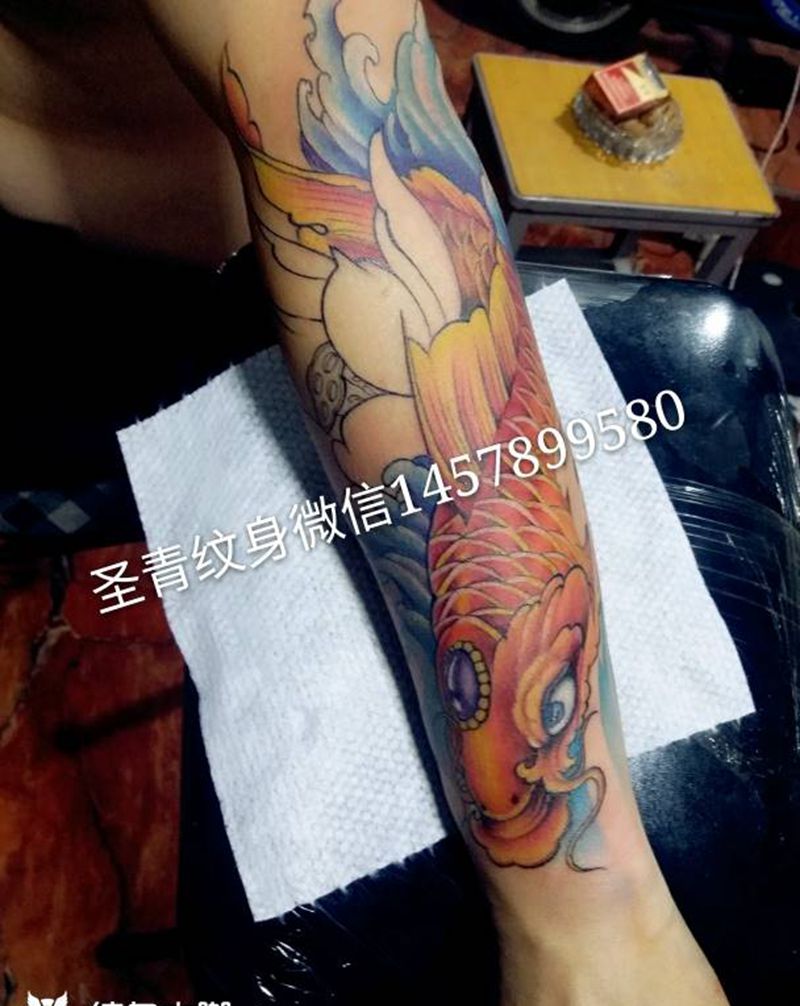 彩色鱼完成，喜欢的约我纹身图片