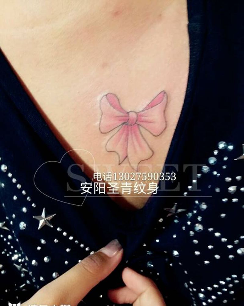 小蝴蝶结完成纹身图片