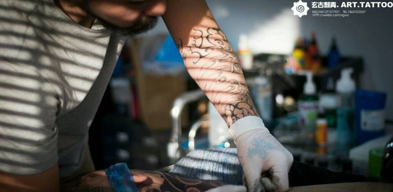 包腿纹身图片_腿部传统植物鬼神宗教纹身图案