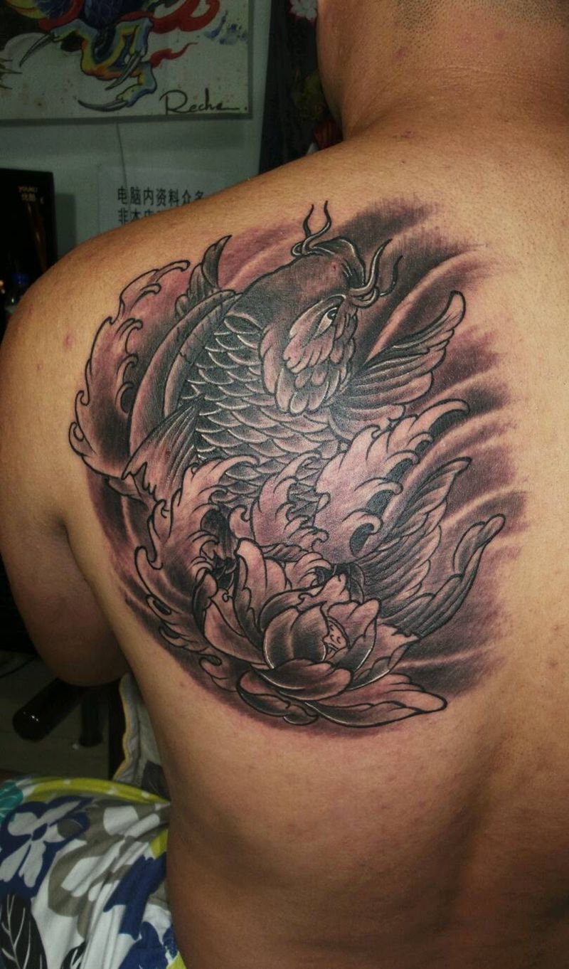 麻药后效果纹身图片_胸部腰部背部臀部手臂腿部传统动物鱼成品纹身图案