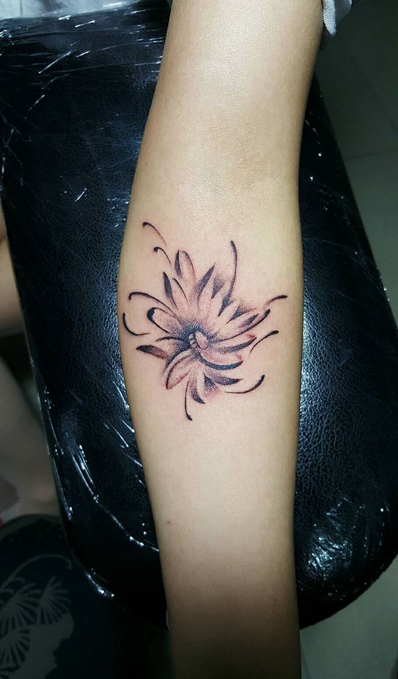 荷花纹身图片_胸部腰部背部臀部手臂传统清新原创花成品纹身图案