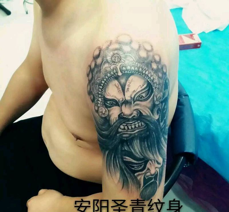 大臂纹身图片