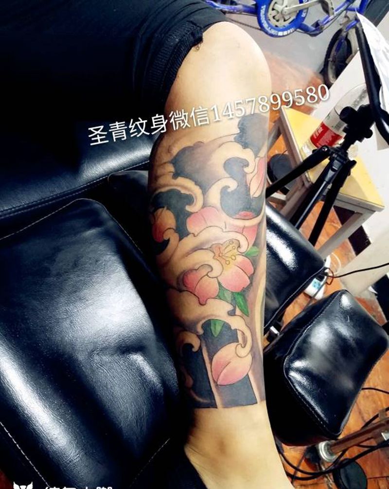 小腿彩色花完成喜欢的约我纹身图片