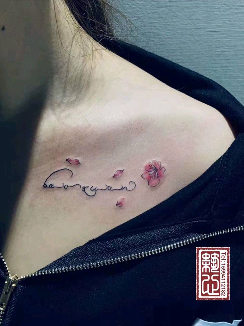 小清新纹身图片_胸部水彩纹身图案