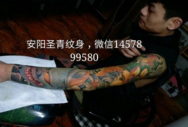 彩色花臂完成纹身图片