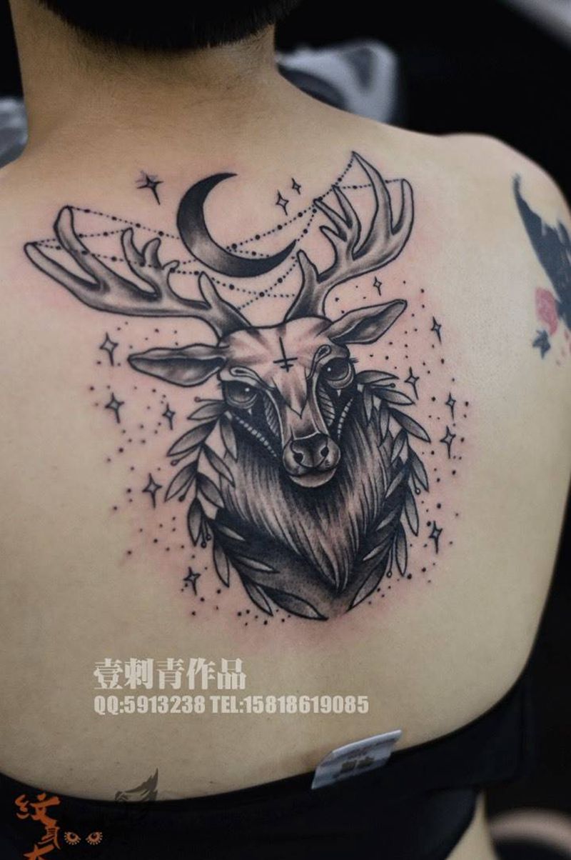 鹿纹身纹身图片_成品背部欧美动物纹身图案