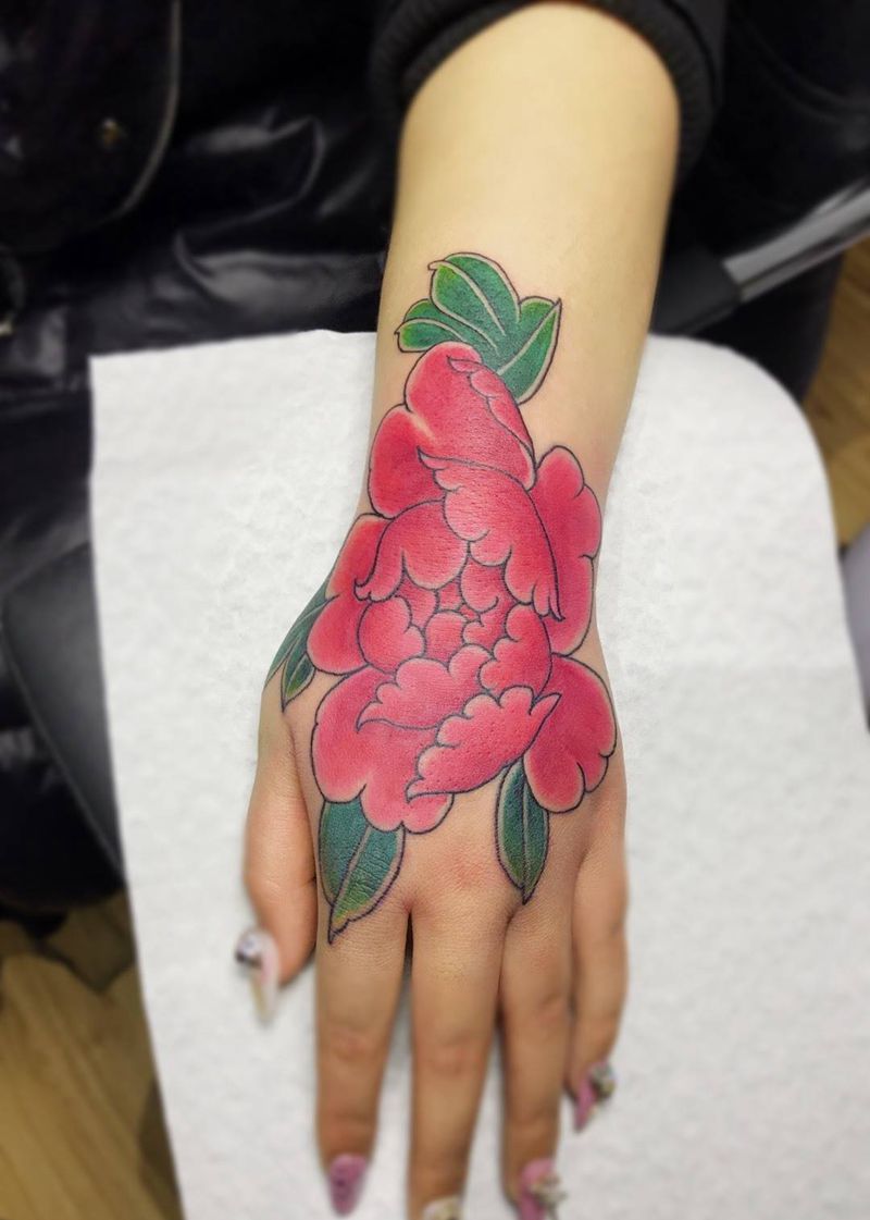 牡丹纹身图片_手部手臂新传统纹身图案