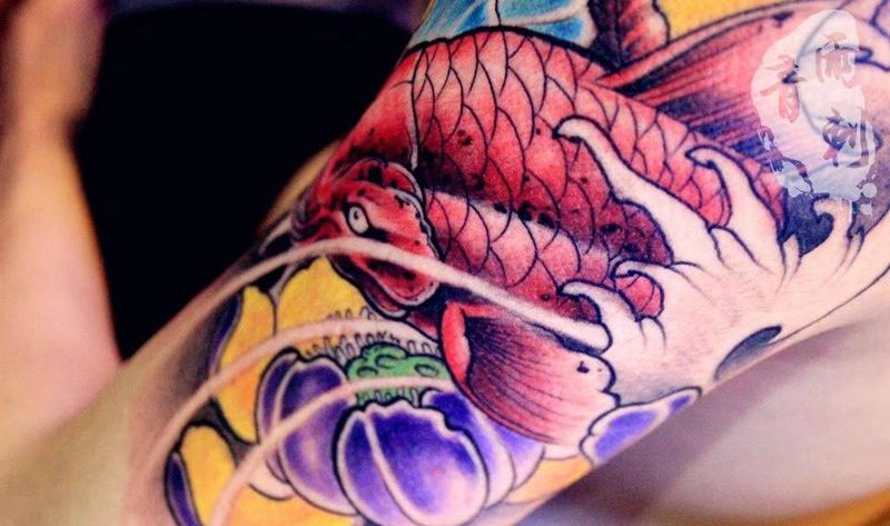 锦鲤纹身图片_成品肩部手臂传统动物纹身图案
