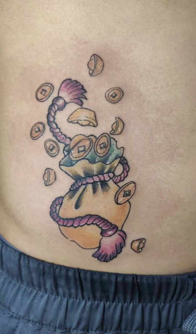 小钱袋纹身图片_腹部水彩纹身图案