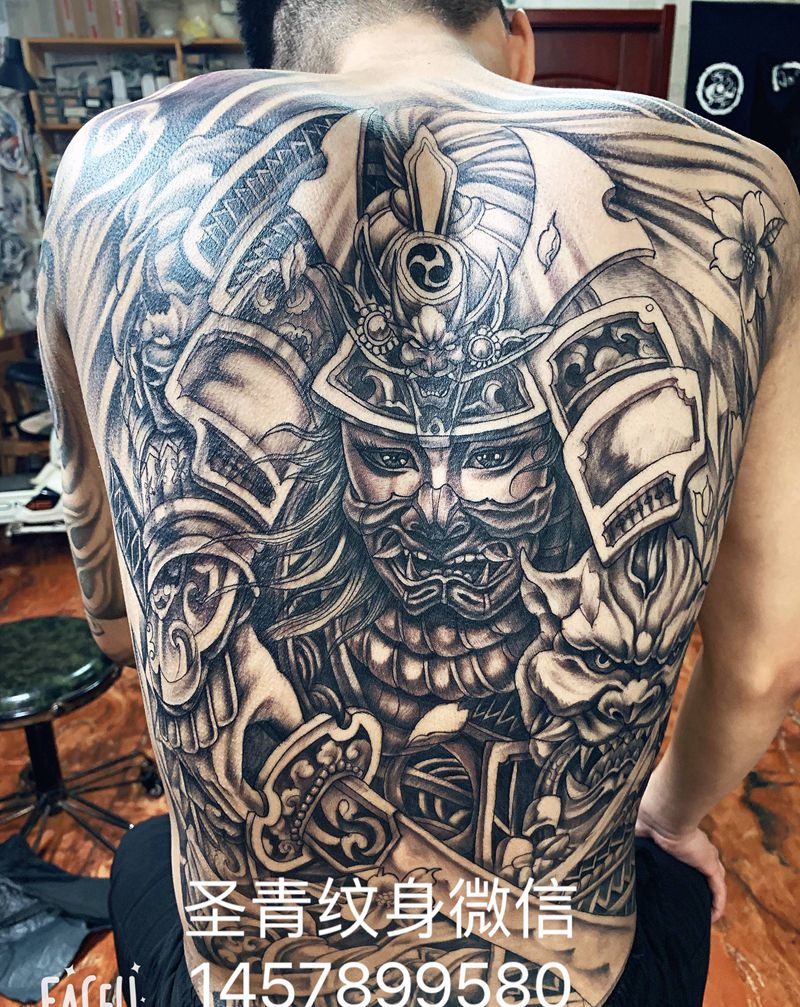 漂亮喜欢的约我微信145789纹身图片_背部纹身图案