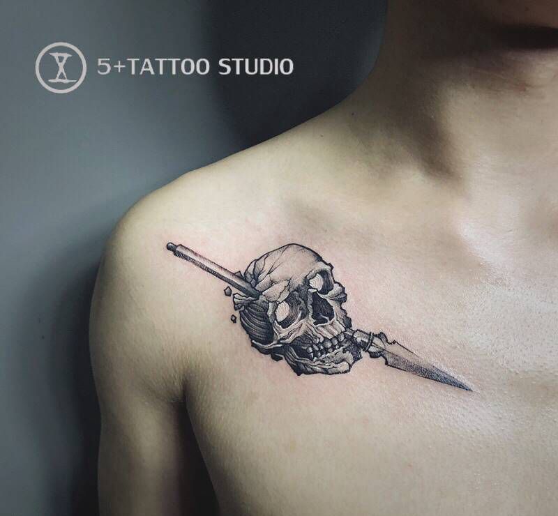 捣劈骷髅头纹身图片_胸部New School纹身图案