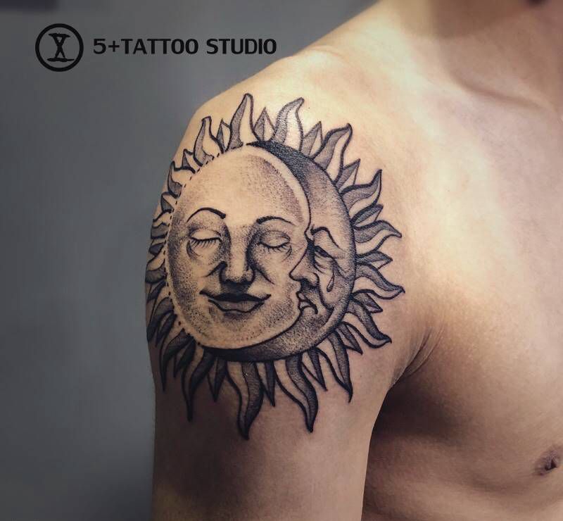 日月纹身图片_手臂点刺纹身图案