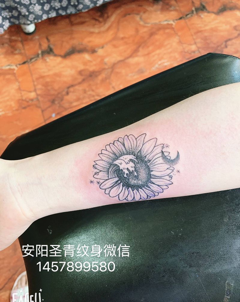 向日葵完成纹身图片_点刺纹身图案