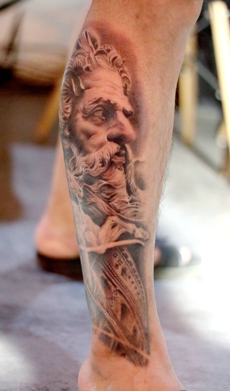 海神波塞冬纹身图片_腿部脚部欧美写实海神波塞冬纹身图案