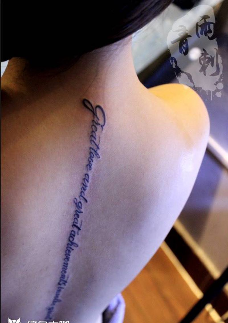 北有佳人纹身图片_原创手稿成品清新几何字符背部颈部纹身图案