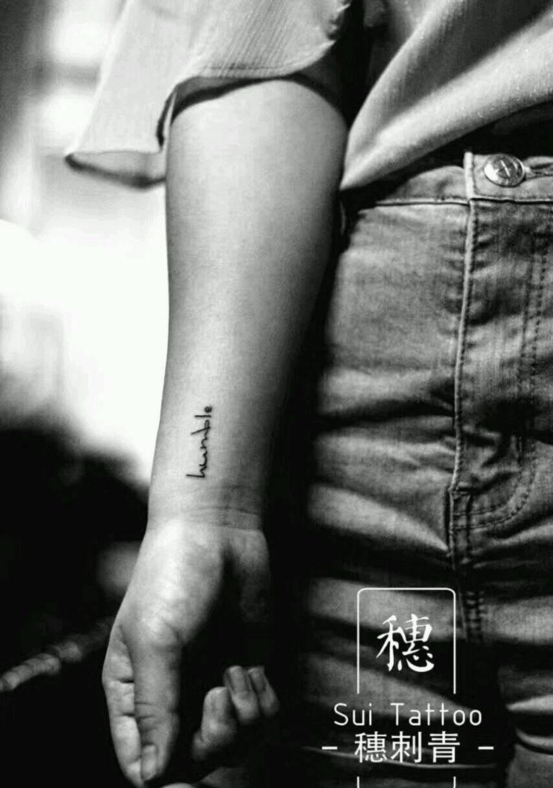 小字母纹身图片