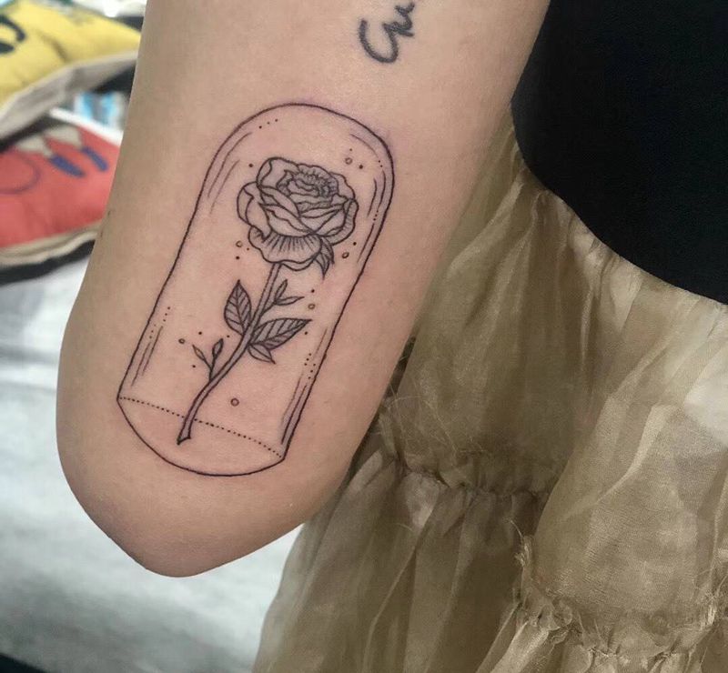 傲娇的玫瑰纹身图片