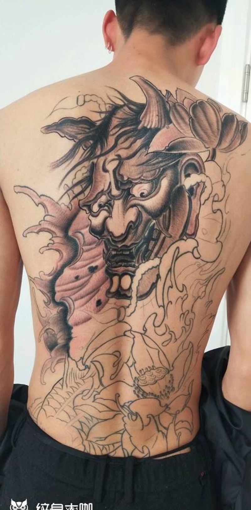 1800三番战，喜欢可约纹身图片_背部纹身图案