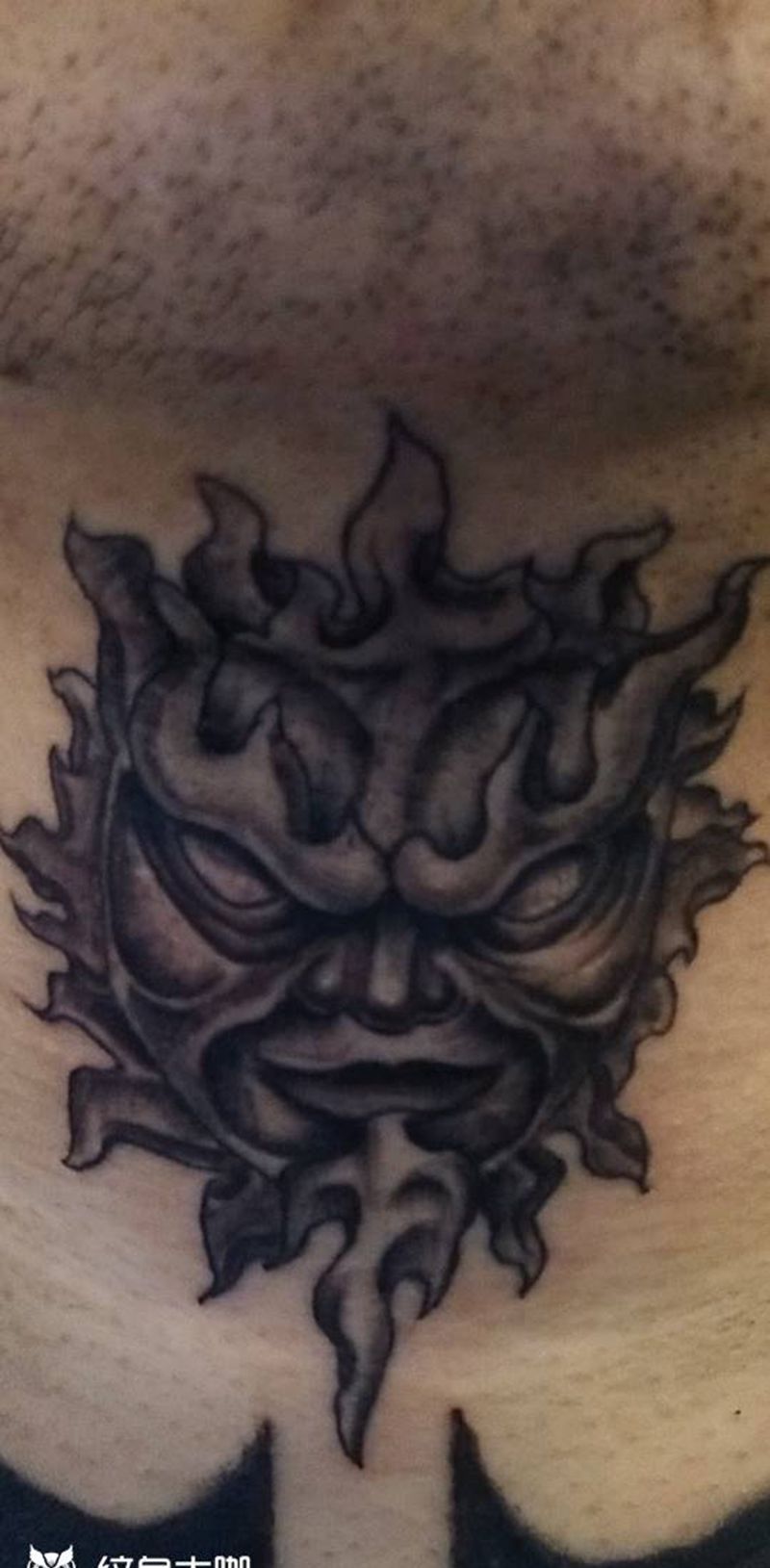 今工脖子全程圆3，精神已崩溃！纹身图片_颈部纹身图案