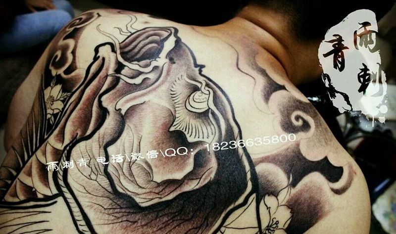 通背锦鲤纹身图片