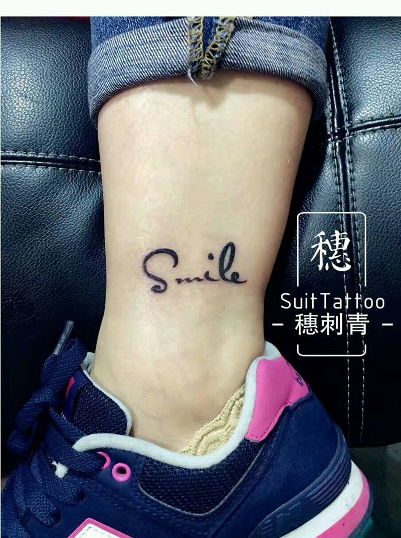 小微笑纹身图片