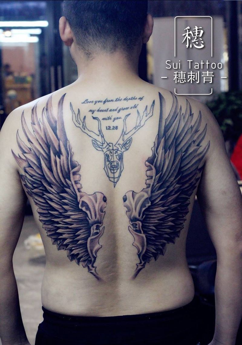 大翅膀纹身图片